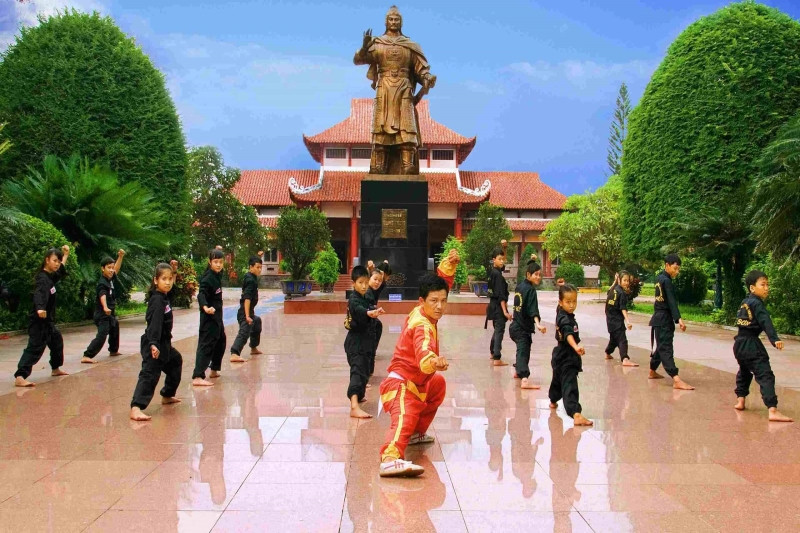 Tham quan Bảo tàng Quang Trung